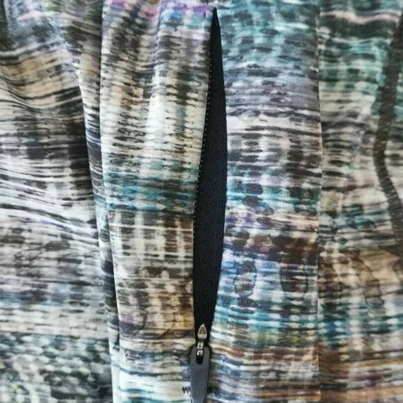 NWT LULULEMON DGTO/TRNV Multi Color Hotty Hot Low Rise Lined 4" Shorts Size 2 - Picture 6 of 9